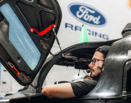 Ford fire up engine V8 Hypercar
