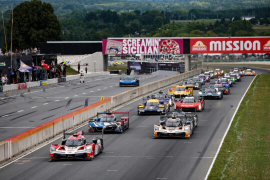 #93: Acura Meyer Shank Racing w/Curb Agajanian, Acura ARX-06, GTP: Renger van der Zande, Nick Yelloly, #60: Acura Meyer Shank Racing w/Curb Agajanian, Acura ARX-06, GTP: Tom Blomqvist, Colin Braun lead at the start