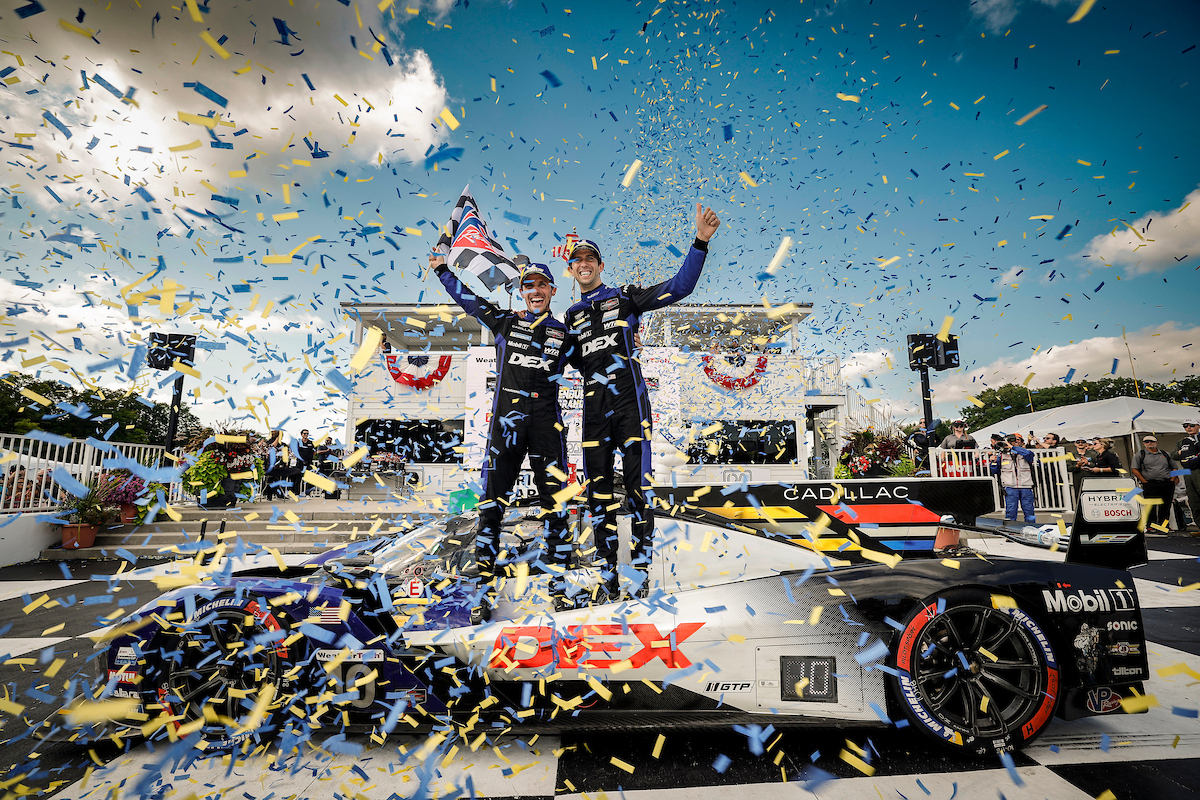 Winners #10: Cadillac Wayne Taylor Racing, Cadillac V-Series.R, GTP: Ricky Taylor, Filipe Albuquerque celebrate in Victory Lane